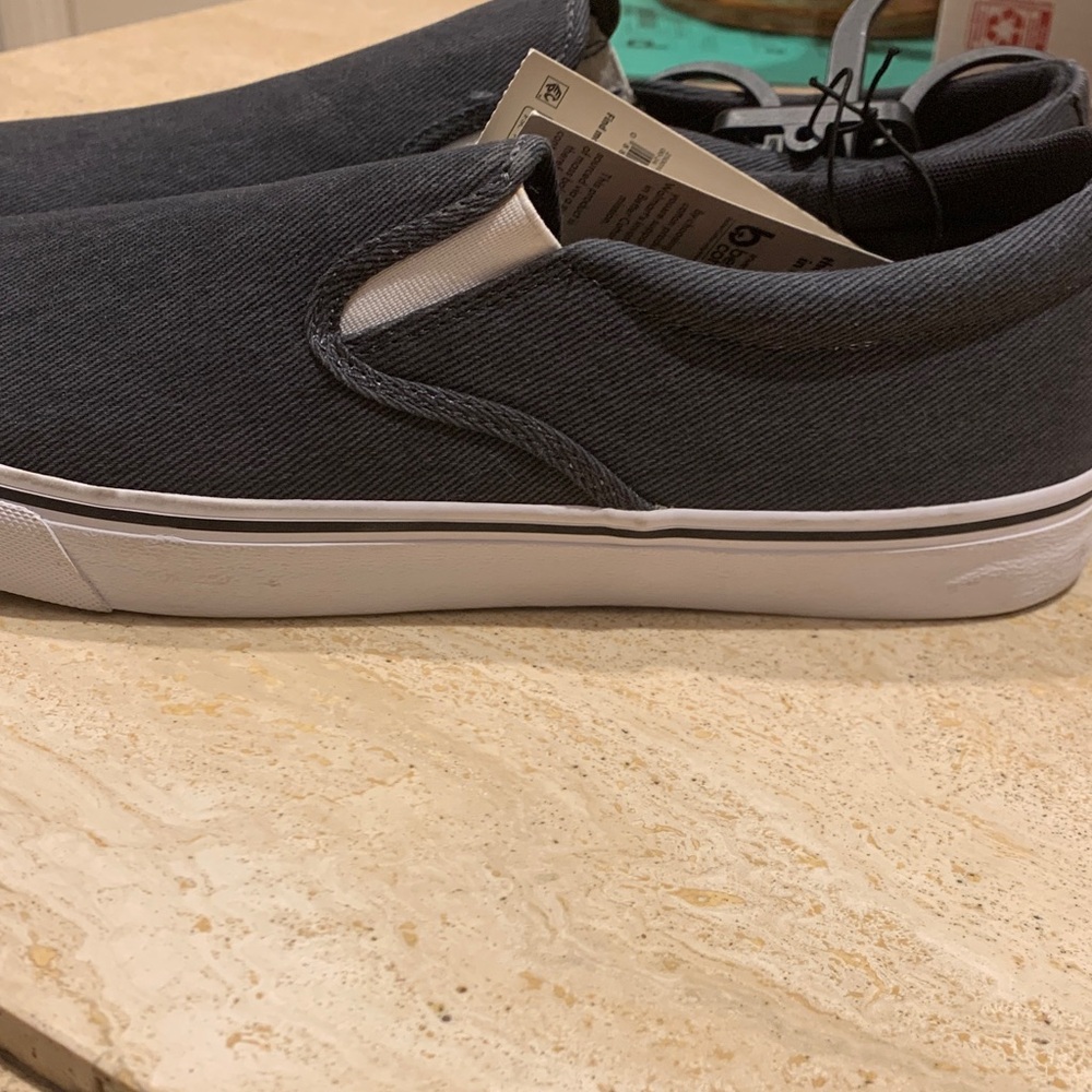 No Boundaries Men's Blue Slip-On tennis shoes size 13 NWT